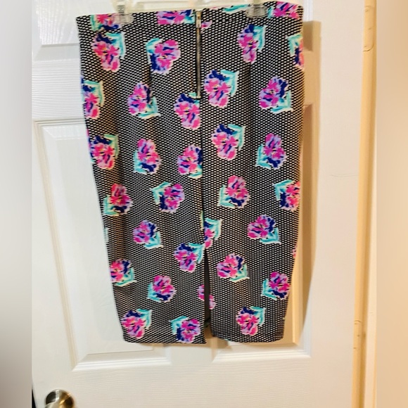 Polka Dot With Flower Print Stretchy Pencil Skirt Slit in Back fits L/XL - Picture 2 of 5